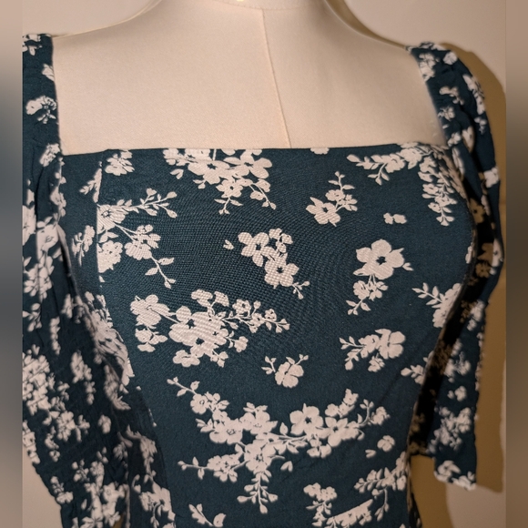 🤍🌊Deep Sea Green Fitted Dress * White Floral Detail * Off-Shoulder Sleeves - Picture 2 of 7